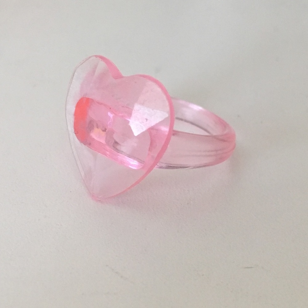 4 Plastic Dress-Up Rings - Picture 5 of 6